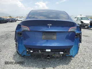 2024 Tesla Model Y z VIN 7SAYGDED3RF006264, wystawiony jako Copart lot #55210365 z przebiegiem 19 394 mil mil oraz Szkoda całkowita • Salvage title. Historia ofert i sprzedaży dostępna na DreamBid. Obrazek 6.