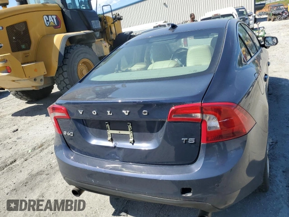 2013 Volvo S60 T5 Premier z VIN YV1612FS6D1228039, wystawiony jako Copart lot #58237355 z przebiegiem 173 884 mil mil oraz Tytuł czysty. Historia ofert i sprzedaży dostępna na DreamBid. Obrazek 6.