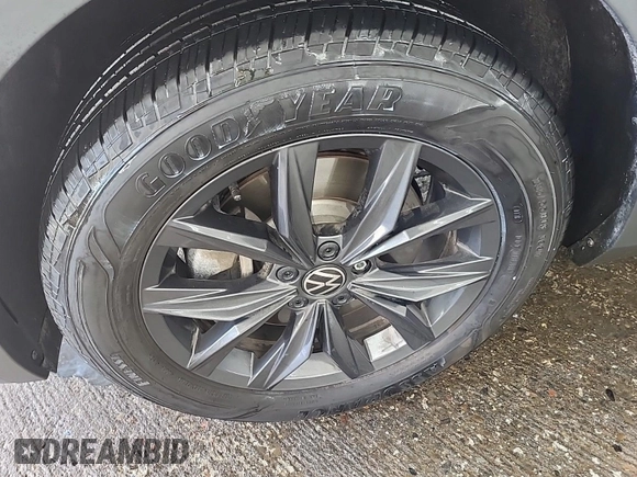 2024 Volkswagen Tiguan SE with VIN 3VV3B7AX1RM108036, listed as a IAAI auction lot 42796415 with 37,805 mi miles and . Bid and sale history available at DreamBid. Image 41.