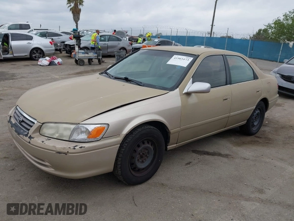 2001 Toyota Camry CE with VIN 4T1BG22K71U069207, listed as a IAAI auction lot 41903473 with 225,608 mi miles. Bid and sale history available at carsss.com. Image 2.