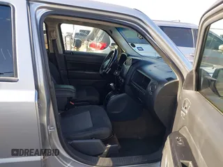 2016 Jeep Patriot Sport with VIN 1C4NJRBBXGD741510, listed as a IAAI auction lot 42204165 with 121,007 mi miles and . Bid and sale history available at DreamBid. Image 5.