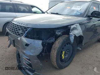 2018 Land Rover Range Rover Velar R-Dynamic SE z VIN SALYL2RX0JA758835, wystawiony jako IAAI lot #41417635 z przebiegiem 84 212 mil mil oraz . Historia ofert i sprzedaży dostępna na DreamBid. Obrazek 6.