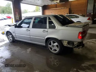 1998 Volvo S70 z VIN YV1LS567XW3526288, wystawiony jako Copart lot #72746124 z przebiegiem 177 510 mil mil oraz Szkody całkowita. Historia ofert i sprzedaży dostępna na DreamBid. Obrazek 2.