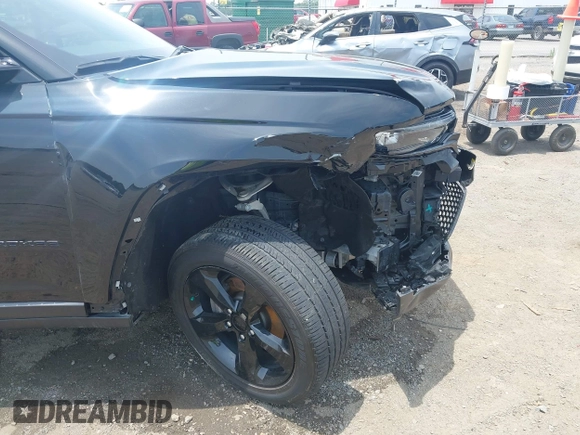 2023 Jeep Grand Cherokee Laredo z VIN 1C4RJGAG7PC648078, wystawiony jako IAAI lot #42474047 z przebiegiem 25 663 mil mil oraz . Historia ofert i sprzedaży dostępna na DreamBid. Obrazek 19.
