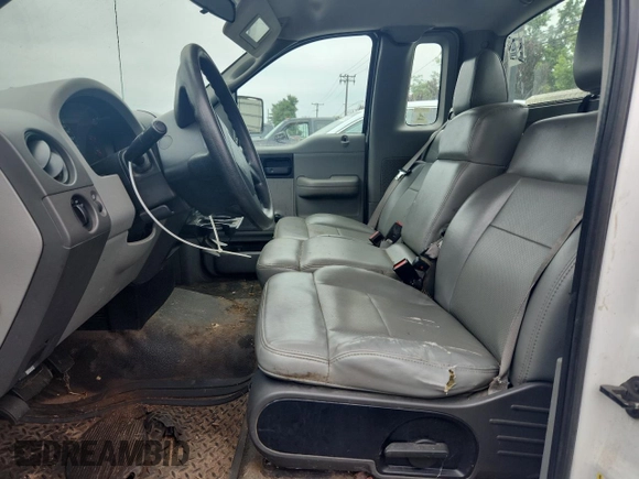 2007 Ford F-150 XL z VIN 1FTRF12267NA25170, wystawiony jako Copart lot #64257925 z przebiegiem 231 761 mil mil oraz Czysty tytuł • Clean title. Historia ofert i sprzedaży dostępna na DreamBid. Obrazek 7.