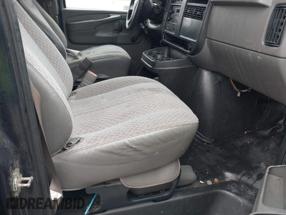 2006 Chevrolet Express Passenger z VIN 1GAHG35U361153432, wystawiony jako IAAI lot #41593860 z przebiegiem 160 774 mil mil oraz . Historia ofert i sprzedaży dostępna na DreamBid. Obrazek 5.