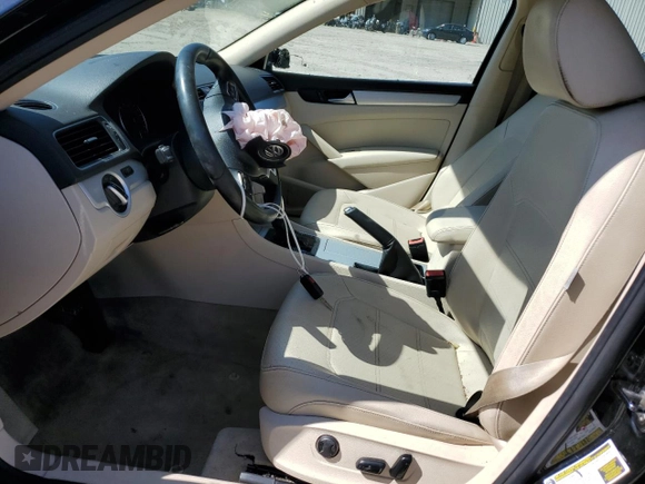 2012 Volkswagen Passat SE с VIN 1VWBP7A36CC060600, выставлен на аукционе Copart как лот 57233625 с пробегом 164 406 миль миль и Списание • Salvage title. История ставок и продаж доступна на DreamBid. Изображение 7.