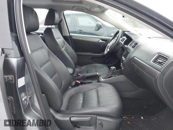2013 Volkswagen Jetta TDI w/Premium с VIN 3VWLL7AJ9DM226266, выставлен на аукционе IAAI как лот 41625730 с пробегом 119 596 миль миль и . История ставок и продаж доступна на DreamBid. Изображение 5.