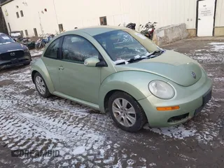 2008 Volkswagen New Beetle Coupe S with VIN 3VWPG31C68M518009, listed as a IAAI auction lot 40982053 with 156,552 mi miles. Bid and sale history available at carsss.com. Image 1.