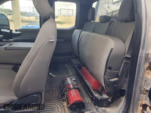 2020 Ford F-250 XL z VIN 1FT7X2B62LED95958, wystawiony jako IAAI lot #42555993 z przebiegiem 86 391 mil mil oraz . Historia ofert i sprzedaży dostępna na DreamBid. Obrazek 8.