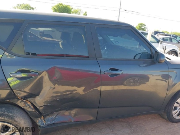 2022 Kia Soul LX with VIN KNDJ23AU6N7811432, listed as a IAAI auction lot 42007954 with 38,996 mi miles. Bid and sale history available at carsss.com. Image 13.