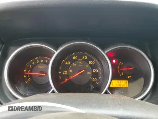 2009 Nissan Versa S z VIN 3N1BC11E69L406027, wystawiony jako Copart lot #50904135 z przebiegiem 163 718 mil mil oraz Szkoda całkowita • Salvage title. Historia ofert i sprzedaży dostępna na DreamBid. Obrazek 9.