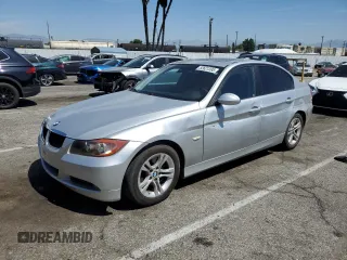 2008 BMW 3 Series 328i z VIN WBAVA33508KX85838, wystawiony jako Copart lot #52621395 z przebiegiem 172 406 mil mil oraz Szkoda całkowita • Salvage title. Historia ofert i sprzedaży dostępna na DreamBid. Obrazek 1.
