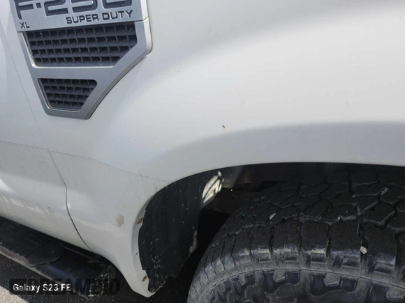 2008 Ford F-250 XL z VIN 1FTNX20568ED56668, wystawiony jako IAAI lot #42536918 z przebiegiem 84 920 mil mil oraz . Historia ofert i sprzedaży dostępna na DreamBid. Obrazek 9.