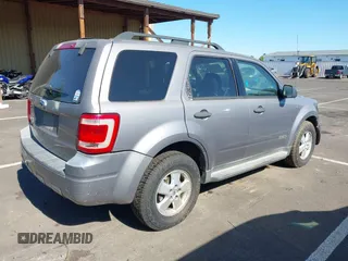 2008 Ford Escape XLT z VIN 1FMCU03198KC06063, wystawiony jako IAAI lot #42672886 z przebiegiem 124 878 mil mil oraz . Historia ofert i sprzedaży dostępna na DreamBid. Obrazek 4.