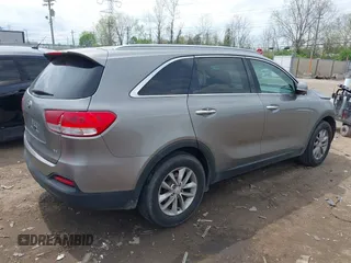 2016 Kia Sorento LX with VIN 5XYPG4A57GG003204, listed as a IAAI auction lot 42053975 with 189,653 mi miles. Bid and sale history available at carsss.com. Image 4.