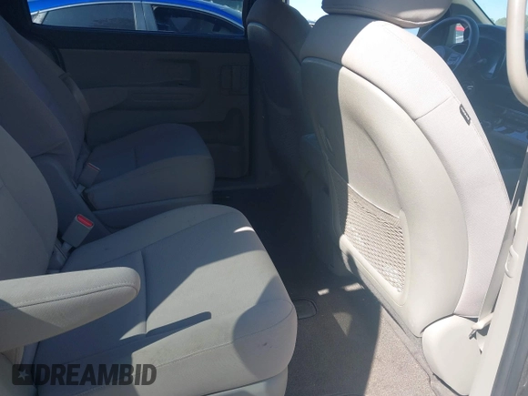 2015 Kia Sedona LX with VIN KNDMB5C14F6036762, listed as a IAAI auction lot 42002812 with 140,518 mi miles. Bid and sale history available at carsss.com. Image 8.
