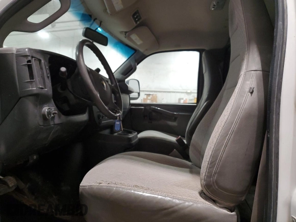 2017 Chevrolet Express Passenger LT z VIN 1GAZGPFF6H1147784, wystawiony jako Copart lot #84001734 z przebiegiem 237 613 mil mil oraz Czysty tytuł • Clean title. Historia ofert i sprzedaży dostępna na DreamBid. Obrazek 7.