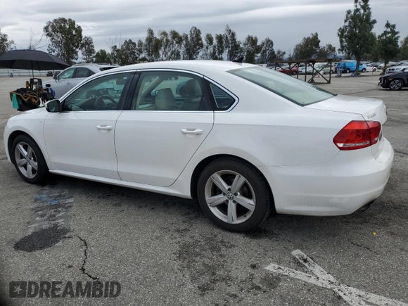 2014 Volkswagen Passat Wolfsburg Edition z VIN 1VWAT7A3XEC021986, wystawiony jako Copart lot #48819995 z przebiegiem 125 699 mil mil oraz Szkoda całkowita • Salvage title. Historia ofert i sprzedaży dostępna na DreamBid. Obrazek 2.