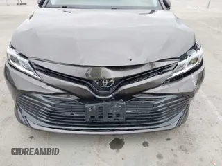 2019 Toyota Camry LE z VIN 4T1B11HK7KU702244, wystawiony jako IAAI lot #42073380 z przebiegiem 72 602 mil mil oraz . Historia ofert i sprzedaży dostępna na DreamBid. Obrazek 6.