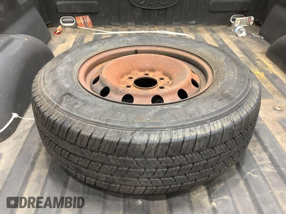 2015 Ford F-150 XL с VIN 1FTEX1CP1FKF08782, выставлен на аукционе IAAI как лот 42643080 с пробегом 201 869 миль миль и . История ставок и продаж доступна на DreamBid. Изображение 20.