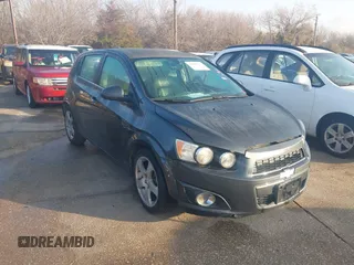 2016 Chevrolet Sonic LTZ z VIN 1G1JE6SB8G4143037, wystawiony jako IAAI lot #41519007 z przebiegiem 116 296 mil mil oraz . Historia ofert i sprzedaży dostępna na DreamBid. Obrazek 1.