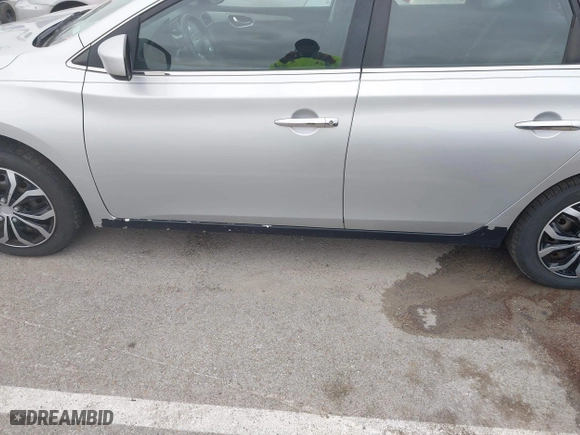 2015 Nissan Sentra S with VIN 3N1AB7AP0FY231596, listed as a IAAI auction lot 42086308 with 220,451 mi miles. Bid and sale history available at carsss.com. Image 6.