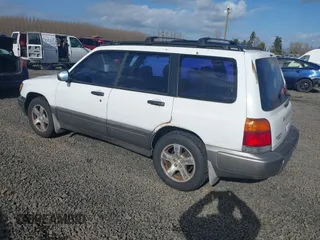 1999 Subaru Forester S with VIN JF1SF6554XH729909, listed as a IAAI auction lot 41722160 with 175,850 mi miles. Bid and sale history available at carsss.com. Image 3.