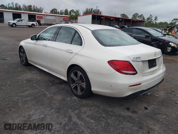 2018 Mercedes-Benz E-Class E 300 with VIN WDDZF4JB2JA350535, listed as a IAAI auction lot 41615741 with 148,004 mi miles. Bid and sale history available at carsss.com. Image 3.