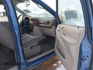 2007 Chrysler Town & Country LWB LX with VIN 2A4GP44R27R284770, listed as a IAAI auction lot 41313733 with 178,903 mi miles. Bid and sale history available at carsss.com. Image 5.