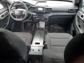 2023 Ford Police Interceptor Utility z VIN 1FM5K8AB1PGA33214, wystawiony jako Copart lot #57846485 z przebiegiem 6 026 mil mil oraz Szkoda całkowita • Salvage title. Historia ofert i sprzedaży dostępna na DreamBid. Obrazek 8.