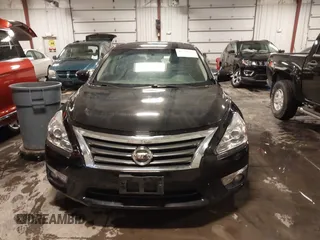 2013 Nissan Altima SV with VIN 1N4AL3AP8DN555186, listed as a IAAI auction lot 41576284 with 174,848 mi miles and . Bid and sale history available at carsss.com. Image 13.