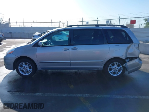 2006 Toyota Sienna XLE with VIN 5TDZA22C06S509177, listed as a IAAI auction lot 41033240 with 163,323 mi miles. Bid and sale history available at carsss.com. Image 14.