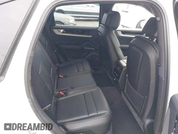 2024 Porsche Cayenne z VIN WP1AA2AY6RDA14314, wystawiony jako IAAI lot #42439986 z przebiegiem 3 212 mil mil oraz . Historia ofert i sprzedaży dostępna na DreamBid. Obrazek 8.