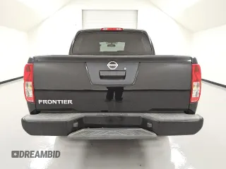 2020 Nissan Frontier S z VIN 1N6ED0EA5LN710351, wystawiony jako Copart lot #52932615 z przebiegiem 106 327 mil mil oraz Czysty tytuł • Clean title. Historia ofert i sprzedaży dostępna na DreamBid. Obrazek 6.