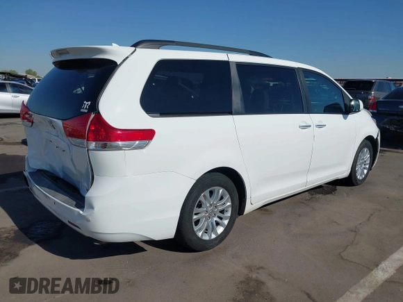 2012 Toyota Sienna XLE AAS z VIN 5TDYK3DC5CS218522, wystawiony jako IAAI lot #42605170 z przebiegiem 236 508 mil mil oraz . Historia ofert i sprzedaży dostępna na DreamBid. Obrazek 4.