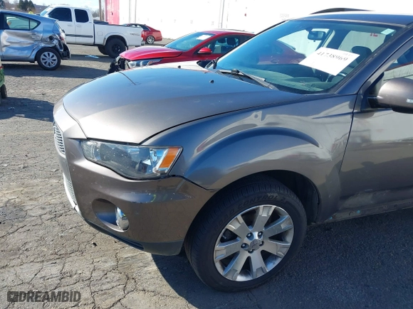 2013 Mitsubishi Outlander SE with VIN JA4JT3AW5DU020110, listed as a IAAI auction lot 41738969 with 125,246 mi miles. Bid and sale history available at carsss.com. Image 18.