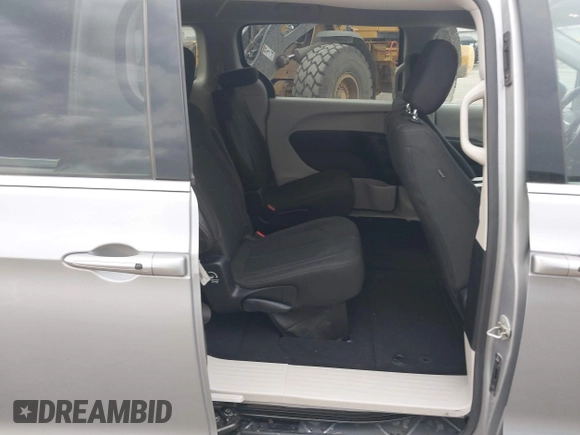 2018 Chrysler Pacifica Touring with VIN 2C4RC1DGXJR177738, listed as a IAAI auction lot 41895939 with 194,788 mi miles and . Bid and sale history available at DreamBid. Image 8.