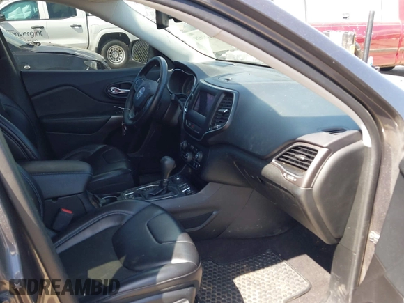 2019 Jeep Cherokee Latitude Plus z VIN 1C4PJMLNXKD195563, wystawiony jako IAAI lot #42461618 z przebiegiem 78 603 mil mil oraz . Historia ofert i sprzedaży dostępna na DreamBid. Obrazek 5.