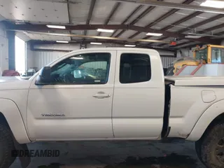 2008 Toyota Tacoma with VIN 5TEUU42NX8Z508056, listed as a IAAI auction lot 41964728 with 92,118 mi miles and . Bid and sale history available at carsss.com. Image 15.