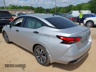 2024 Nissan Versa S z VIN 3N1CN8DV5RL848834, wystawiony jako IAAI lot #42091656 z przebiegiem 7 213 mil mil oraz . Historia ofert i sprzedaży dostępna na DreamBid. Obrazek 3.
