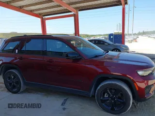 2023 Jeep Grand Cherokee Altitude with VIN 1C4RJHAG4PC661182, listed as a IAAI auction lot 41782999 with 40,507 mi miles. Bid and sale history available at carsss.com. Image 14.