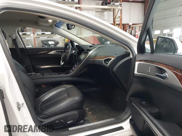 2016 Lincoln MKZ with VIN 3LN6L2G9XGR600497, listed as a IAAI auction lot 41996468 with 201,148 mi miles. Bid and sale history available at carsss.com. Image 5.