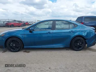 2025 Toyota Camry LE z VIN 4T1DAACK4SU518573, wystawiony jako IAAI lot #42368770 z przebiegiem 30 727 mil mil oraz . Historia ofert i sprzedaży dostępna na DreamBid. Obrazek 14.