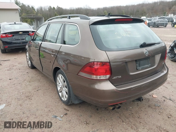 2012 Volkswagen Jetta SportWagen TDI w/Sunroof with VIN 3VWPL7AJ6CM647247, listed as a IAAI auction lot 42042449 with 186,015 mi miles. Bid and sale history available at carsss.com. Image 3.