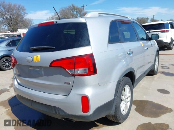 2015 Kia Sorento LX with VIN 5XYKT4A77FG548874, listed as a IAAI auction lot 41650301 with 111,113 mi miles. Bid and sale history available at carsss.com. Image 4.