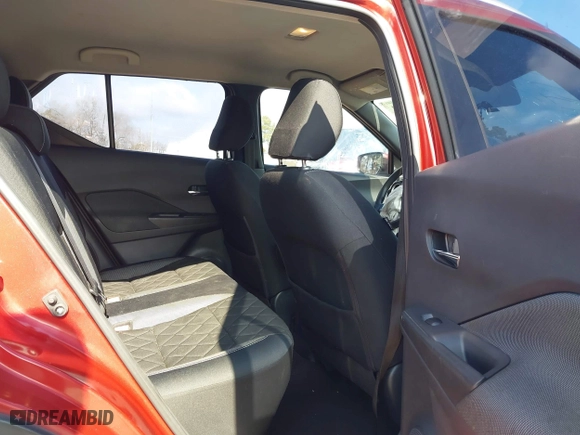2018 Nissan Kicks SV with VIN 3N1CP5CU5JL517564, listed as a IAAI auction lot 41420021 with 79,472 mi miles. Bid and sale history available at carsss.com. Image 8.