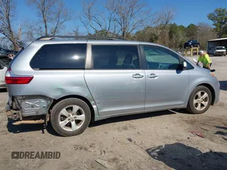 2015 Toyota Sienna LE AAS with VIN 5TDKK3DC4FS557542, listed as a IAAI auction lot 41756997 with 256,000 mi miles. Bid and sale history available at carsss.com. Image 13.
