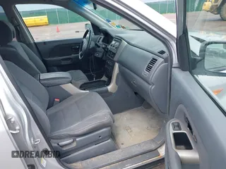 2008 Honda Pilot SE z VIN 5FNYF18318B041028, wystawiony jako IAAI lot #42567373 z przebiegiem 231 146 mil mil oraz . Historia ofert i sprzedaży dostępna na DreamBid. Obrazek 5.