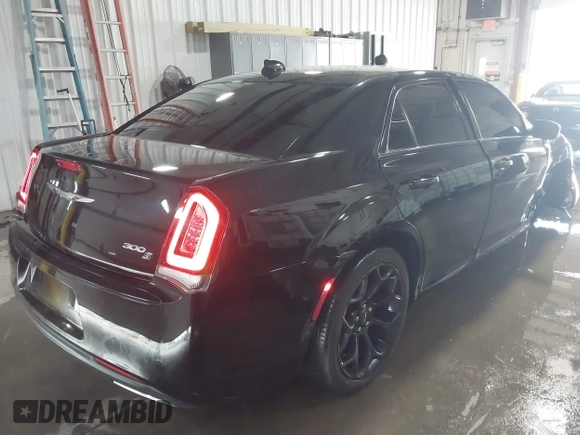 2019 Chrysler 300 with VIN 2C3CCABG6KH617913, listed as a IAAI auction lot 41558437 with 113,073 mi miles. Bid and sale history available at carsss.com. Image 4.